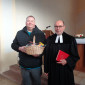 Ulrich Sachse mit Pfarrer Schweizer