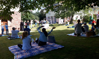 Singen mit Bewegung beim Familiengottesdienst im Juni 2020