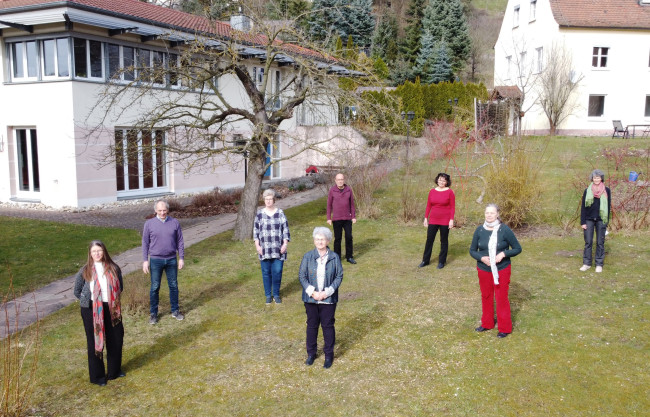 Der Kirchenvorstand im Pfarrgarten